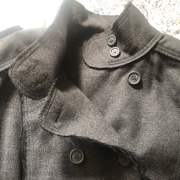 Cloth coat double breasted with unfinished trim design - Picture 2 of 4